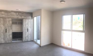 CASA CON ROOF GARDEN Y RECÁMARA EN PB EN VENTA CERCA DE CLUB DE GOLF PARAISO