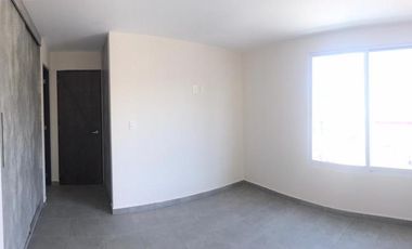 CASA CON ROOF GARDEN Y RECÁMARA EN PB EN VENTA CERCA DE CLUB DE GOLF PARAISO