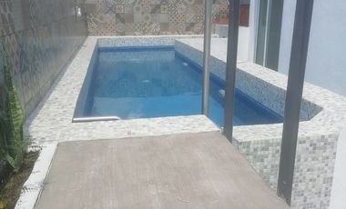 CASA CON ROOF GARDEN Y RECÁMARA EN PB EN VENTA CERCA DE CLUB DE GOLF PARAISO