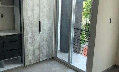 CASA CON ROOF GARDEN Y RECÁMARA EN PB EN VENTA CERCA DE CLUB DE GOLF PARAISO