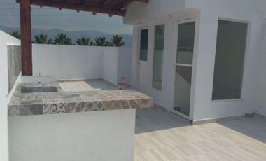 CASA CON ROOF GARDEN Y RECÁMARA EN PB EN VENTA CERCA DE CLUB DE GOLF PARAISO