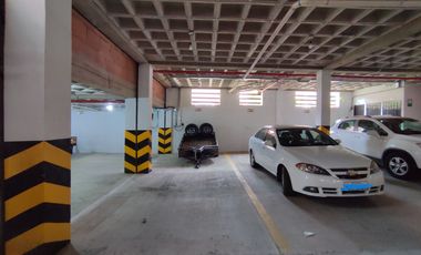 VENDO DEPARTAMENTO CON 2 GARAJES, SECTOR HOSPITAL DEL IESS