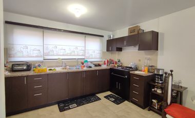 VENDO DEPARTAMENTO CON 2 GARAJES, SECTOR HOSPITAL DEL IESS