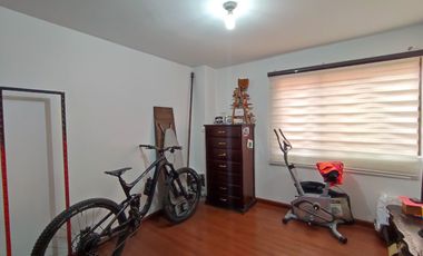 VENDO DEPARTAMENTO CON 2 GARAJES, SECTOR HOSPITAL DEL IESS