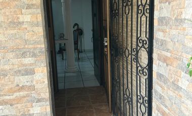 vendo muy amplio departamento en Urdesa Norte
