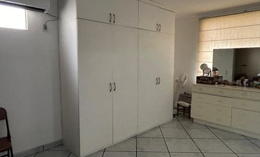 vendo muy amplio departamento en Urdesa Norte