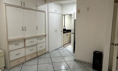 vendo muy amplio departamento en Urdesa Norte