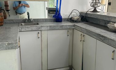 vendo muy amplio departamento en Urdesa Norte