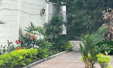 vendo muy amplio departamento en Urdesa Norte