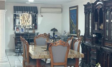 vendo muy amplio departamento en Urdesa Norte