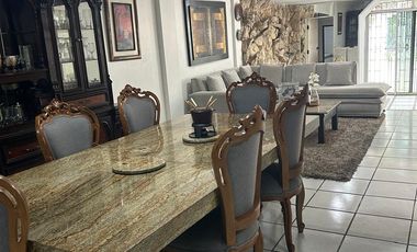vendo muy amplio departamento en Urdesa Norte