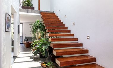 HERMOSA RESIDENCIA MODERNISTA  EN CONDOMINIO CON ALBERCA TECHADA