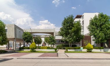 HERMOSA RESIDENCIA MODERNISTA  EN CONDOMINIO CON ALBERCA TECHADA