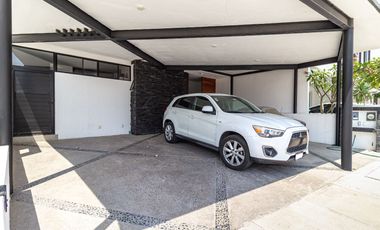 HERMOSA RESIDENCIA MODERNISTA  EN CONDOMINIO CON ALBERCA TECHADA