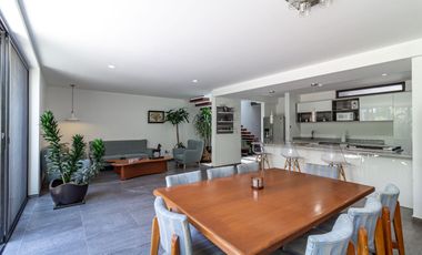 HERMOSA RESIDENCIA MODERNISTA  EN CONDOMINIO CON ALBERCA TECHADA