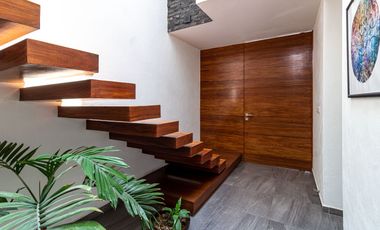 HERMOSA RESIDENCIA MODERNISTA  EN CONDOMINIO CON ALBERCA TECHADA