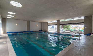 HERMOSA RESIDENCIA MODERNISTA  EN CONDOMINIO CON ALBERCA TECHADA