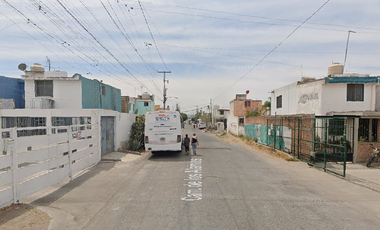CASA EN LA AZUCENA, EL SALTO, CASA EN REMATE! -FQ