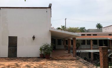 Casa en venta para RENOVAR, Burgos Bugambilias, Cuernavaca zona sur