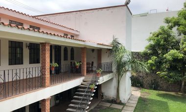 Casa en venta para RENOVAR, Burgos Bugambilias, Cuernavaca zona sur