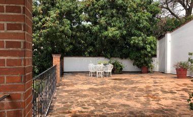 Casa en venta para RENOVAR, Burgos Bugambilias, Cuernavaca zona sur