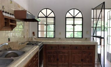 Casa en venta para RENOVAR, Burgos Bugambilias, Cuernavaca zona sur