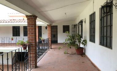 Casa en venta para RENOVAR, Burgos Bugambilias, Cuernavaca zona sur