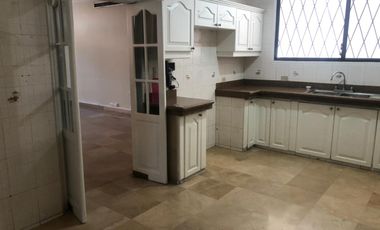 Kennedy Norte, Renta de Villa de 3 plantas de 4 dorm en excelente ubicación