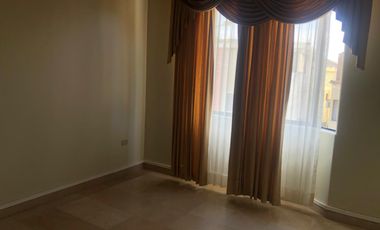 Kennedy Norte, Renta de Villa de 3 plantas de 4 dorm en excelente ubicación