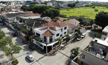Kennedy Norte, Renta de Villa de 3 plantas de 4 dorm en excelente ubicación
