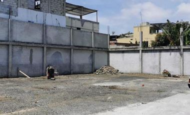 TERRENO EN VENTA CON TRES LOCALES EN ZONA ATUNERA INDUSTRIAL DE MANTA