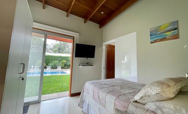 EXCLUSIVA CASA DE CAMPO CON PISCINA Y GRAN ÁREA SOCIAL EN FUNDO PASO CHICO, LURÍN