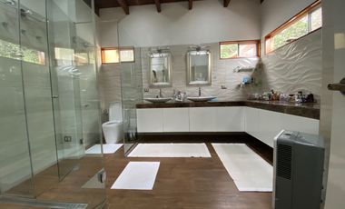 EXCLUSIVA CASA DE CAMPO CON PISCINA Y GRAN ÁREA SOCIAL EN FUNDO PASO CHICO, LURÍN
