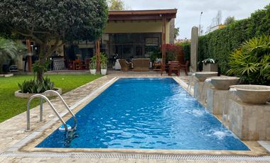 EXCLUSIVA CASA DE CAMPO CON PISCINA Y GRAN ÁREA SOCIAL EN FUNDO PASO CHICO, LURÍN