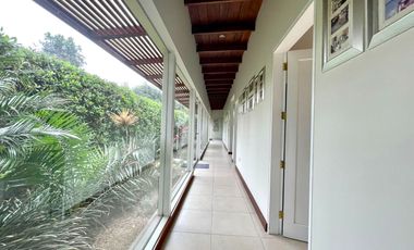 EXCLUSIVA CASA DE CAMPO CON PISCINA Y GRAN ÁREA SOCIAL EN FUNDO PASO CHICO, LURÍN