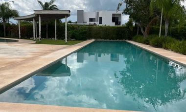 Renta de casa amueblada en Privada Residencial Yaxlum