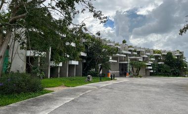 Renta de casa amueblada en Privada Residencial Yaxlum