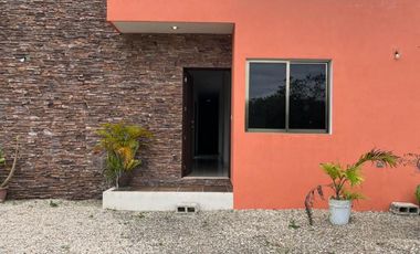 Renta de casa amueblada en Privada Residencial Yaxlum