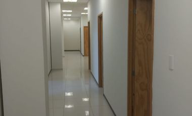 OFICINAS EN RENTA DE 385M2 EN EL PRIMER PISO CERCA DE PIE DE LA CUESTA
