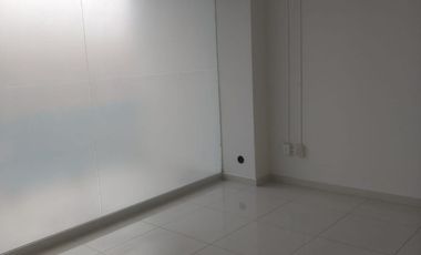 OFICINAS EN RENTA DE 385M2 EN EL PRIMER PISO CERCA DE PIE DE LA CUESTA