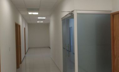 OFICINAS EN RENTA DE 385M2 EN EL PRIMER PISO CERCA DE PIE DE LA CUESTA