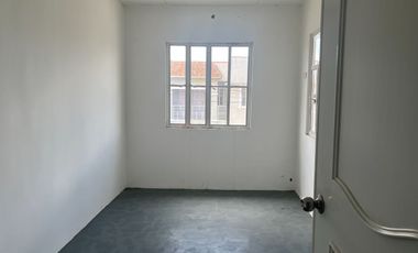 FORECLOSED PROPERTY  KENSINGTON DIANA TOWNHOUSE