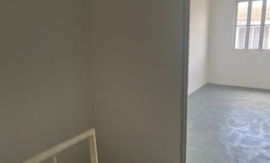 FORECLOSED PROPERTY  KENSINGTON DIANA TOWNHOUSE