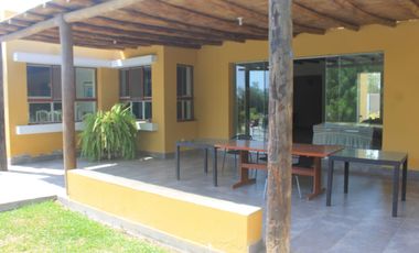 LINDA CASA DE CAMPO CON GRAN PISCINA  EN CONDOMINIO LA TOSCANA, CAÑETE