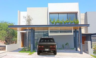 ALTOZANO, VENTA DE RESIDENCIA DE AUTOR, EN LA MEJOR UBICACIÓN DE QUERÁTARO, CONÓCELA.