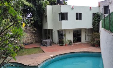 Venta De Casa Con Alberca Y Muy Bien Ubicada En Delicias, Cuernavaca
