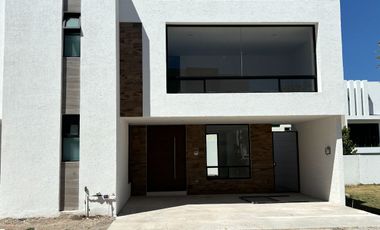 VENTA casa de 4 rec con amplio Roof y salon de juegos, Angelopolis, Parque Zacatecas