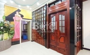 Casa comercial en venta en Cuenca cerca del mirador de Turi