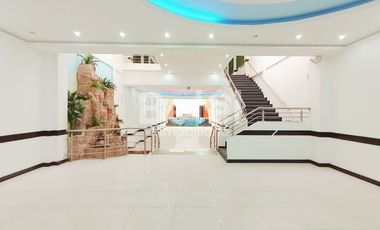 Casa comercial en venta en Cuenca cerca del mirador de Turi