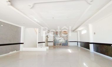 Casa comercial en venta en Cuenca cerca del mirador de Turi